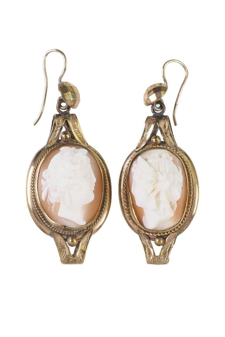 Viktorianische Ohrringe mit Muschelkameen aus Pinchbeck