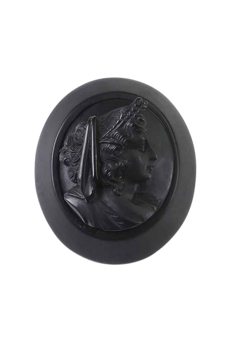 Viktorianische Brosche aus Jett