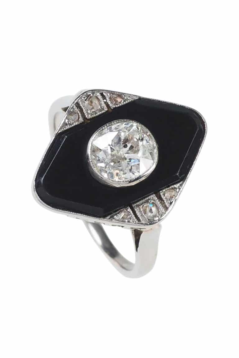 Art Déco Ring mit Onyx und Diamanten aus 18 Karat Gold