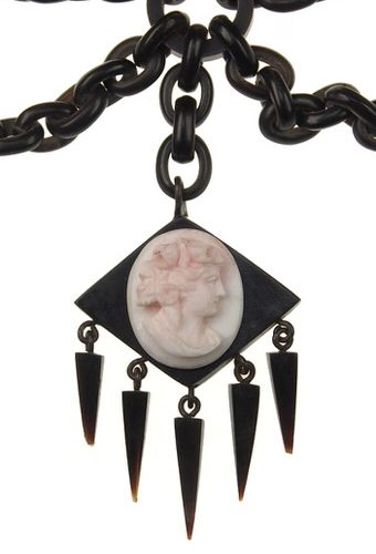 Um 1870 - Horncollier mit Muschelkamee England – Bild 3