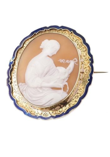 Um 1850 - Muschelkamee Brosche mit 15 ct. Goldrahmen und Emailleverzierungen "Rachel und das Lamm", Victorian England – Bild 3