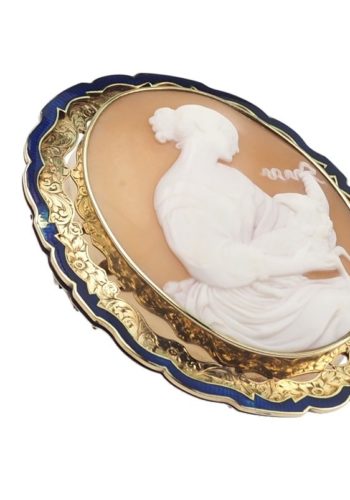 Um 1850 - Muschelkamee Brosche mit 15 ct. Goldrahmen und Emailleverzierungen "Rachel und das Lamm", Victorian England – Bild 4