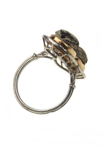 ** VERKAUFT ** Um 1920 - 18 ct. Goldring mit Diamanten & 2 antiken Skarabäen, Frankreich – Bild 6