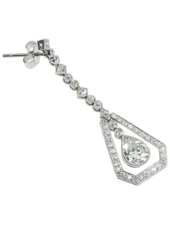 ** VERKAUFT ** Um 1920 - Art déco Platinohrringe aus Frankreich, Diamanten im Tropfenschliff – Bild 3