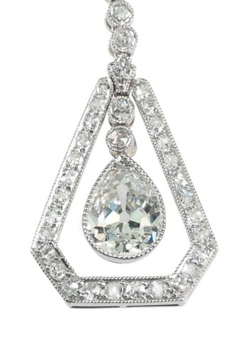 ** VERKAUFT ** Um 1920 - Art déco Platinohrringe aus Frankreich, Diamanten im Tropfenschliff – Bild 4