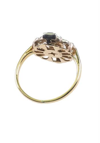Um 1930 - Englischer Art déco Ring aus 18 ct. Gold, mit zwei Saphiren und neun Diamanten – Bild 4
