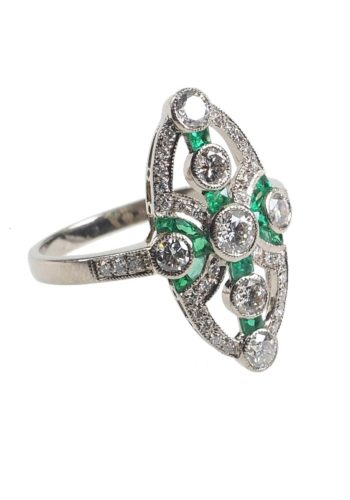 ** VERKAUFT ** Um 1920 - Art déco Ring aus 18 ct. Gold & Platin, Diamanten und Smaragde – Bild 3