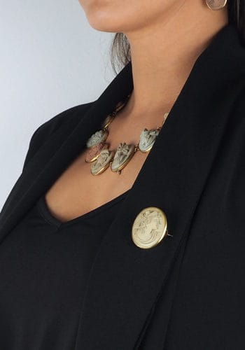 Um 1860 - Komplette Parure aus Italien, mit verschiedenfarbigen Lavakameen und vergoldeten Rahmen – Bild 4