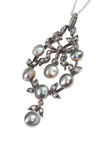 Um 1900 - 15 ct. Gold Anhänger mit Diamanten & grauen Perlen, inklusive Goldkette, England – Bild 3