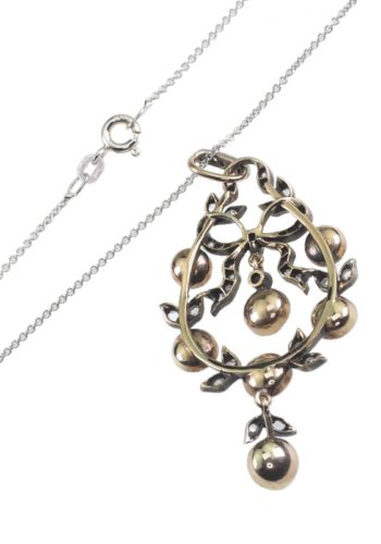 Um 1900 - 15 ct. Gold Anhänger mit Diamanten & grauen Perlen, inklusive Goldkette, England – Bild 4