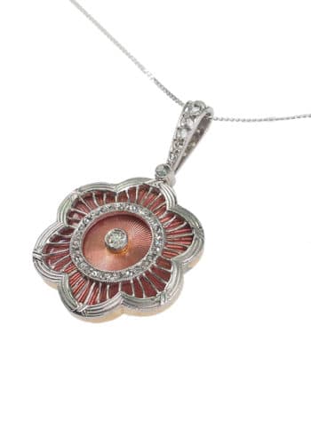 Um 1910 - Anhänger mit Kette aus 18 ct. Gold & Platin, mit guillochierter Emaille und Diamanten – Bild 3