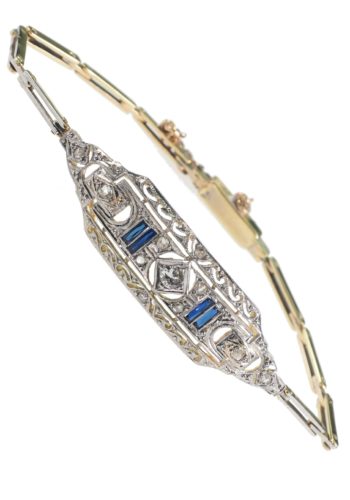 ** VERKAUFT ** Um 1920 - Art déco Armband mit Diamanten & Saphire im Baguetteschliff – Bild 4