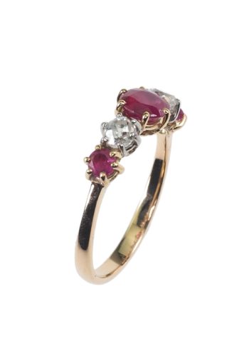 ** VERKAUFT ** Um 1960 - Rubinring / Verlobungsring mit drei Rubinen & zwei Diamanten – Bild 4