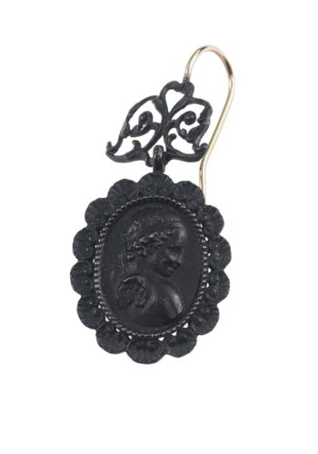 ** VERKAUFT ** Um 1810 - Berliner Eisen Ohrringe mit Flachreliefs "Amor + Psyche" – Bild 3