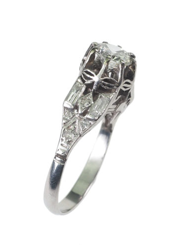 Um 1920 - Platin Art déco Verlobungsring mit Diamant Solitär – Bild 4