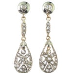 Art Déco Ohrringe mit Diamanten aus 18 Karat Gold und Platin
