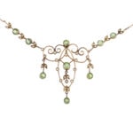 Edwardianisches Collier mit Peridots und Perlen aus 15 Karat Gold