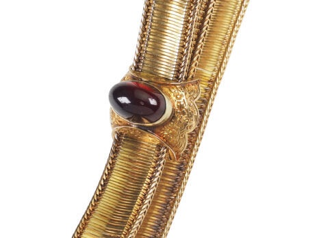 Viktorianisches Armband mit Granat im Cabochonschliff aus 15 Karat Gold
