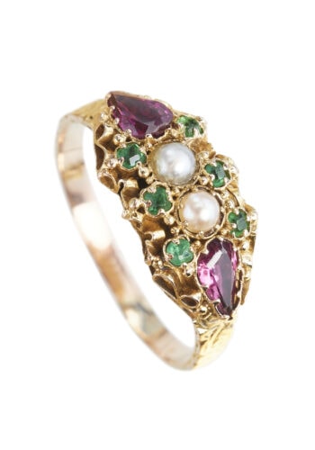 Viktorianischer Verlobungsring mit Amethyste, Smaragde und Perlen aus 15 Karat Gold