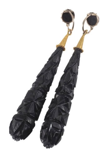 Um 1840 – Handgeschnitzte Jet Ohrringe – Bild 4