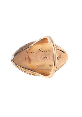 Um 1780 - 18 ct. Gold Ring mit Grisaillemalerei & Emaille, aus dem Georgian England – Bild 4