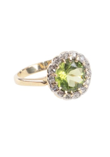 Um 1930 – Peridotring mit Diamanten – Bild 3