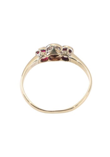 Um 1920 – Trilogy Ring mit Rubinen und Diamant – Bild 4