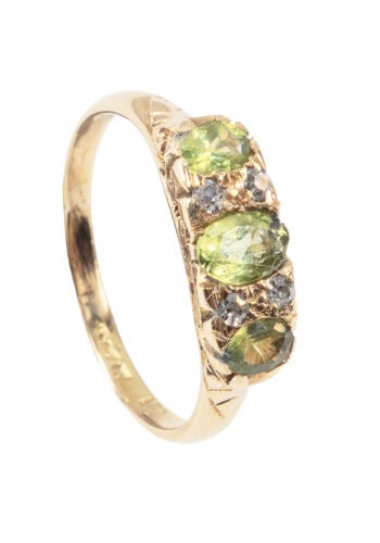 Datiert 1916 – Ring mit Peridots und Diamanten