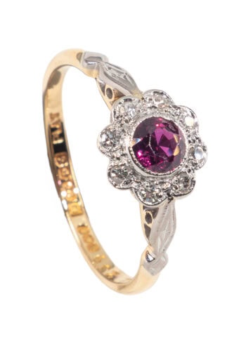 Um 1960 – Entourage Ring mit Rubin und Diamanten