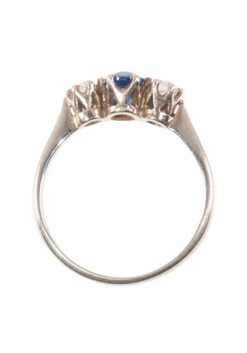 Um 1930 – Trilogy Ring mit Saphir und Diamanten – Bild 5