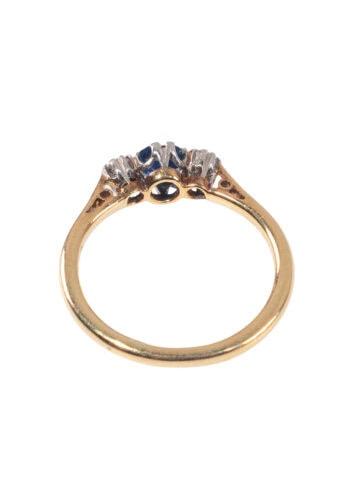 Um 1960 – Trilogy Ring mit Saphir und Diamanten – Bild 3