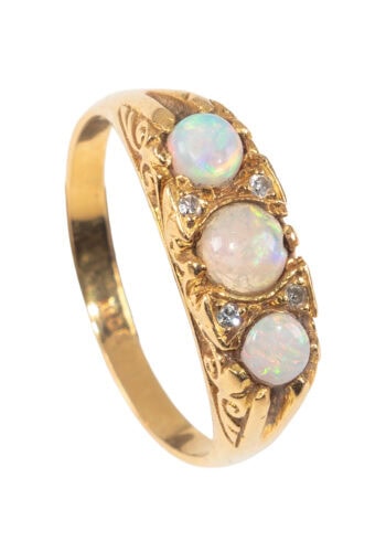 Um 1900 – Edwardian Ring mit Opalen und Diamanten