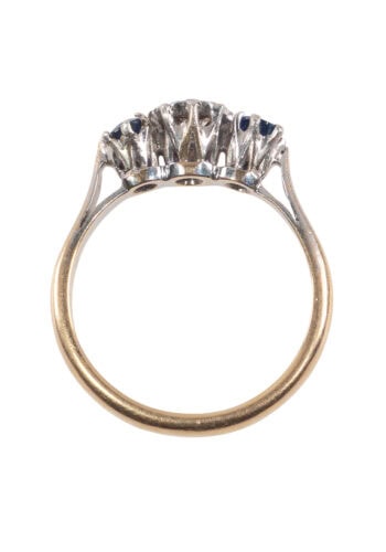 Um 1960 – Trilogy Ring mit Saphiren und Diamant – Bild 5