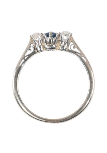 Um 1960 – Trilogy Ring mit Saphir und Diamanten – Bild 5
