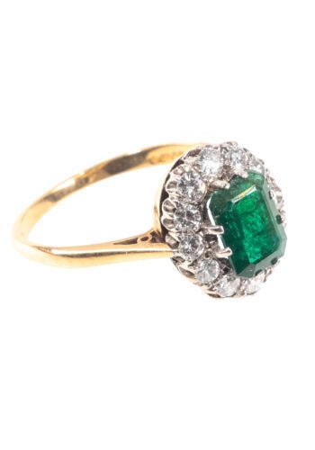 Datiert 1959 – Entourage Ring mit Smaragd und Diamanten – Bild 3