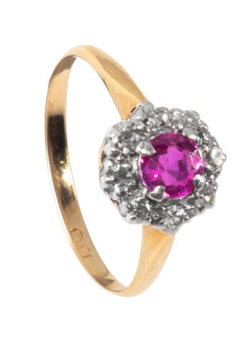 Um 1930 – Entourage Ring mit Rubin und Diamanten
