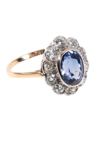 Um 1930 – Entourage Ring mit Saphir und Diamanten – Bild 3