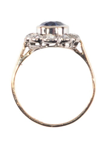 Um 1930 – Entourage Ring mit Saphir und Diamanten – Bild 5