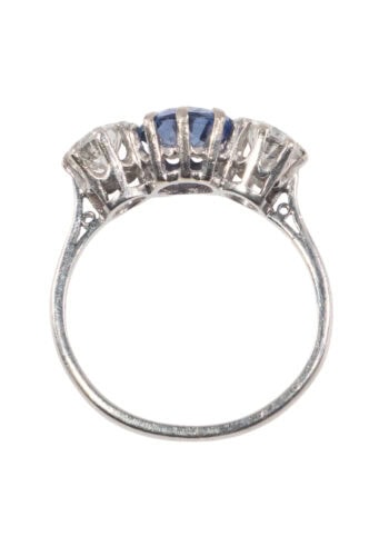 Um 1950 – Trilogy Ring mit Saphir und Diamanten – Bild 5