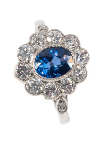 Um 1970 – Entourage Ring mit Saphir und Diamanten