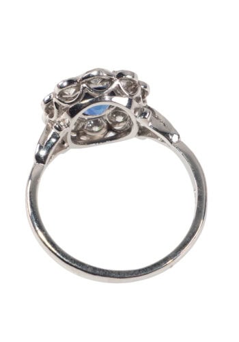 Um 1970 – Entourage Ring mit Saphir und Diamanten – Bild 4