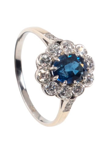 Um 1950 – Entourage Ring mit Saphir und Diamanten