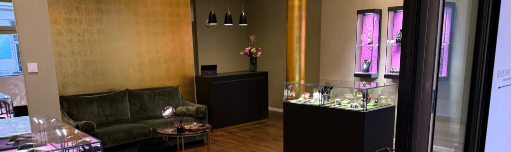 2340x700 Showroom munich slide 01