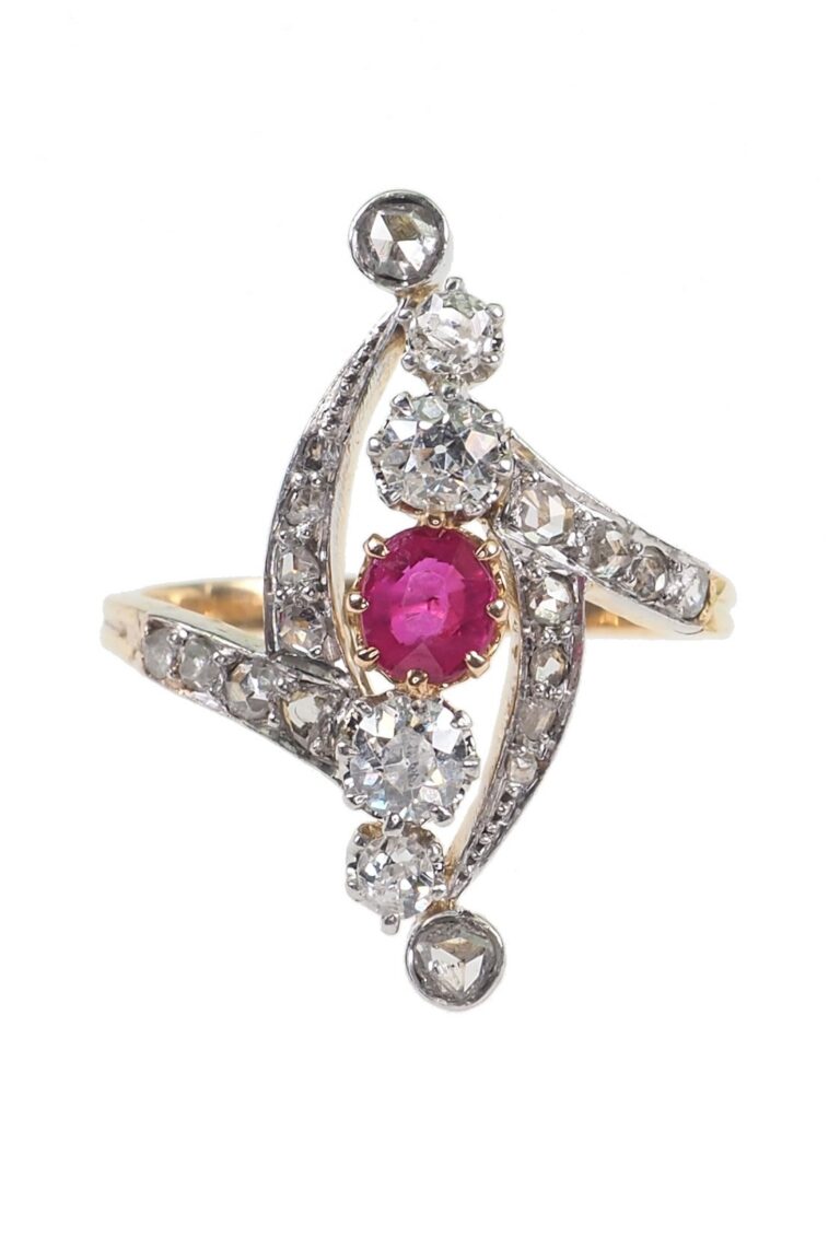 Jugendstilring mit Rubin und Diamanten aus 18 Karat Gold und Platin