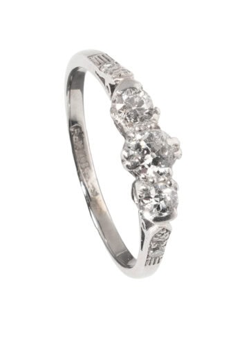 Um 1930 – Trilogy Ring mit 3 Diamanten