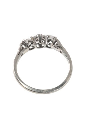 Um 1930 – Trilogy Ring mit 3 Diamanten – Bild 4