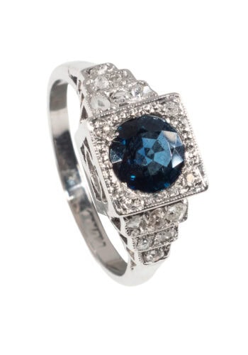 Um 1940 – Art Déco Ring mit Saphir und Diamanten