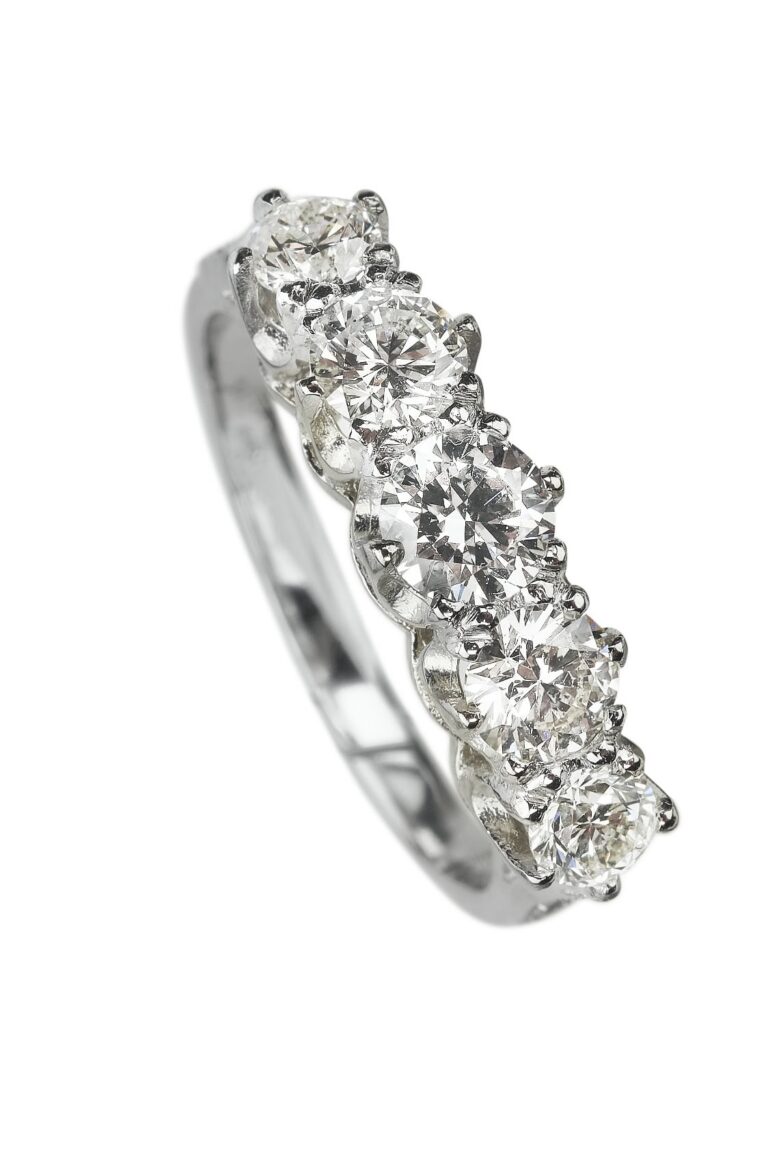 Vintage Ring mit Diamanten aus Platin