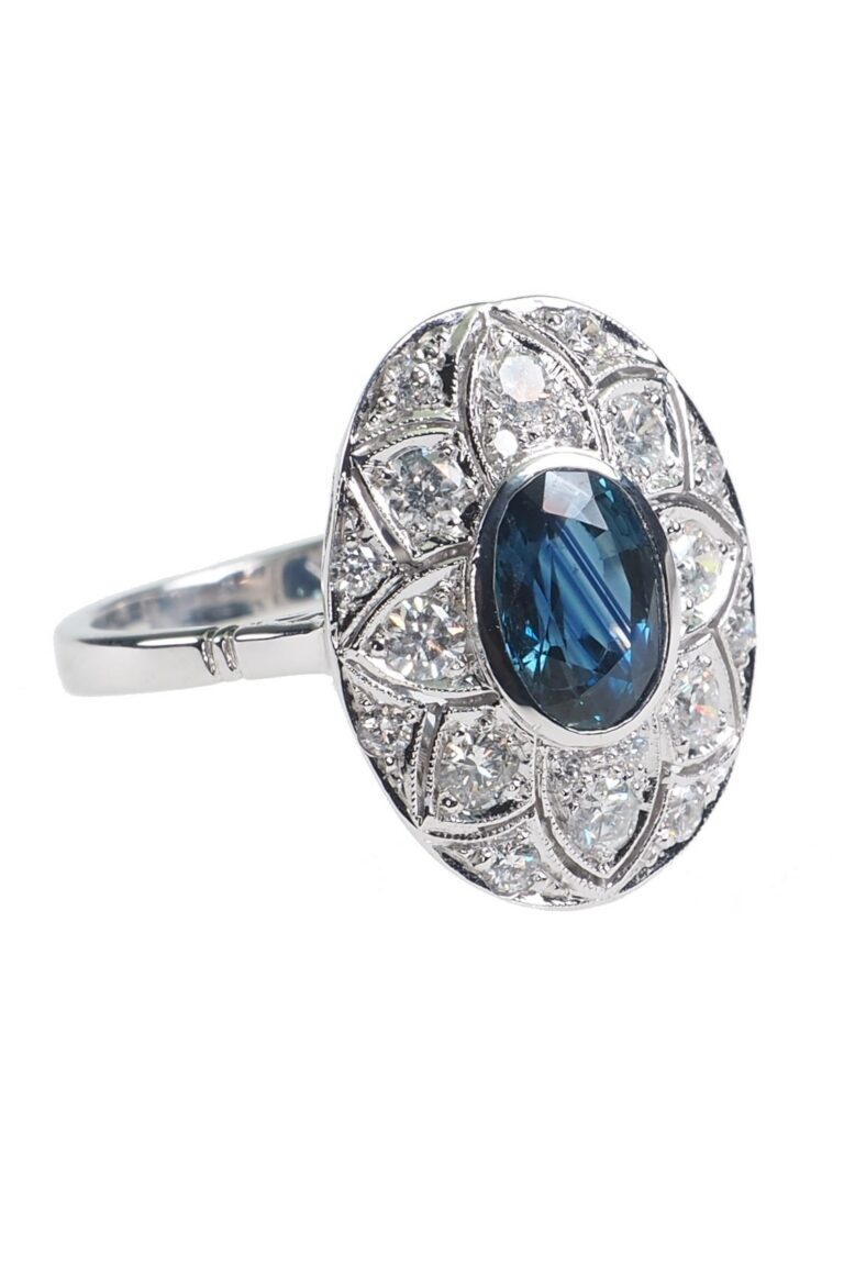 Vintage Verlobungsring mit Saphir und Diamanten aus 18 Karat Weißgold