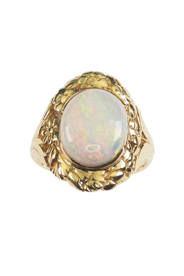 Jugendstilring mit Opal aus 18 Karat Gold
